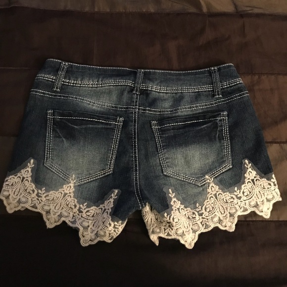 Lace jean shorts - Picture 3 of 3